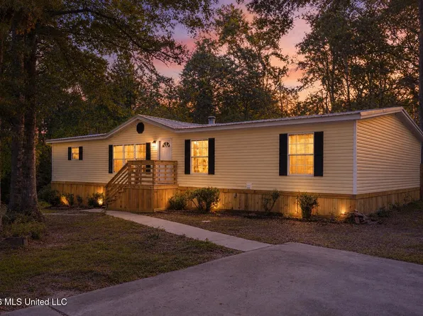 54 Jefferson Rd, Wiggins, MS 39577