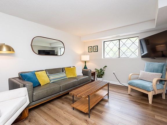 4th image of 4 Greenbriar Dr APT 109