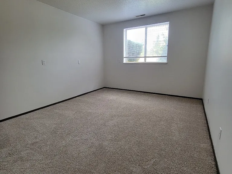 1316-1325 Southwestern Dr — Photo 20