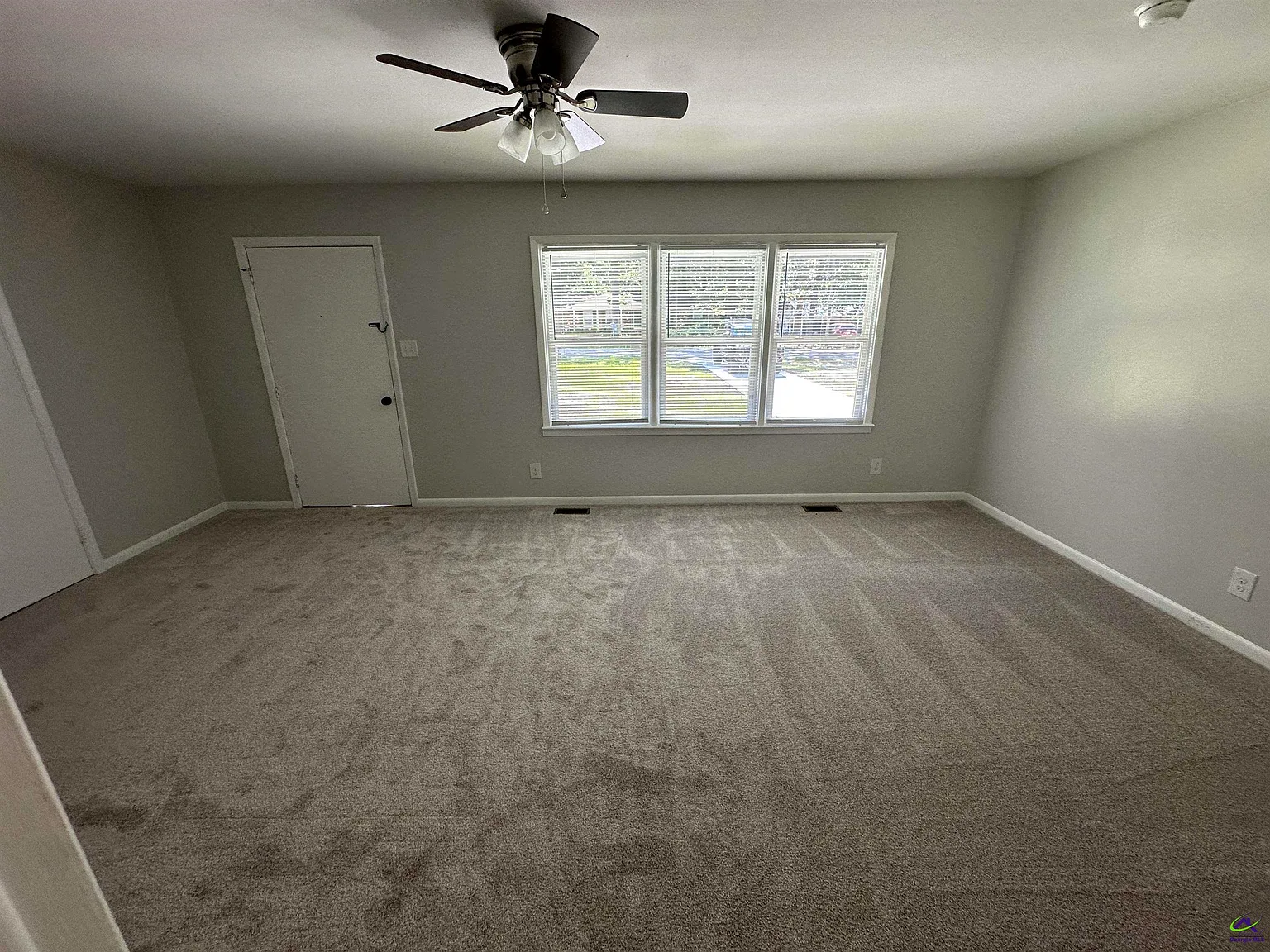 3 bed, 2.0 bath, 1483 sqft, $1,600 — Photo 3