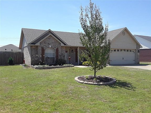 4th image of 2605 Red Oak Dr