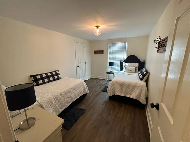 602 & 606 W 10th St NE #820 — Photo 10