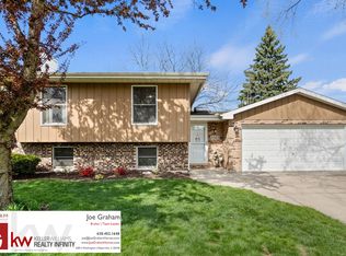 1068 Almond Dr, Aurora, IL