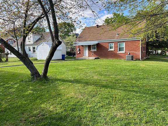 5th image of 300 Stratford Dr