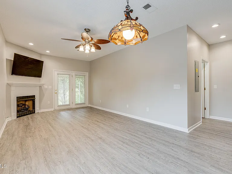 176 S Austin Springs Rd #9 — Photo 6