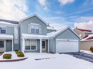 687 Legends Dr, Carol Stream, IL 60188