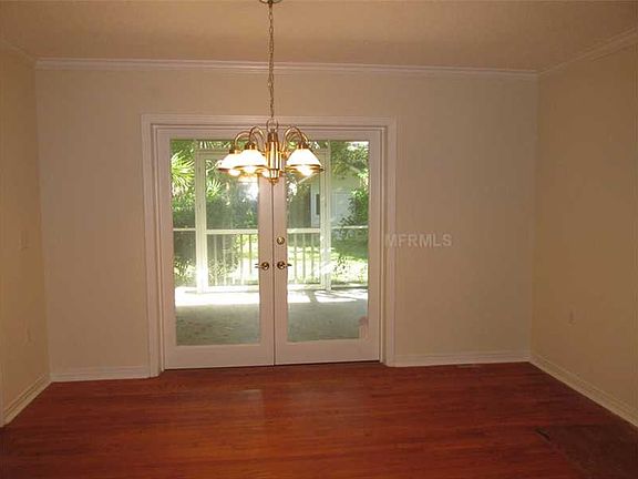 3rd image of 933 Garden Dr