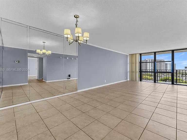 800 Parkview Dr #1007 — Photo 4