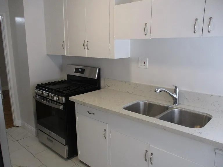 1240 S Marengo Ave #2 — Photo 6