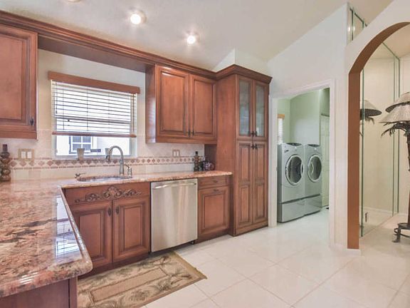 5th image of 6086 Golf Villas Dr