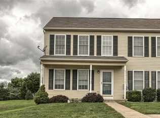 703 Knoll Dr, Mount Joy, PA 17552