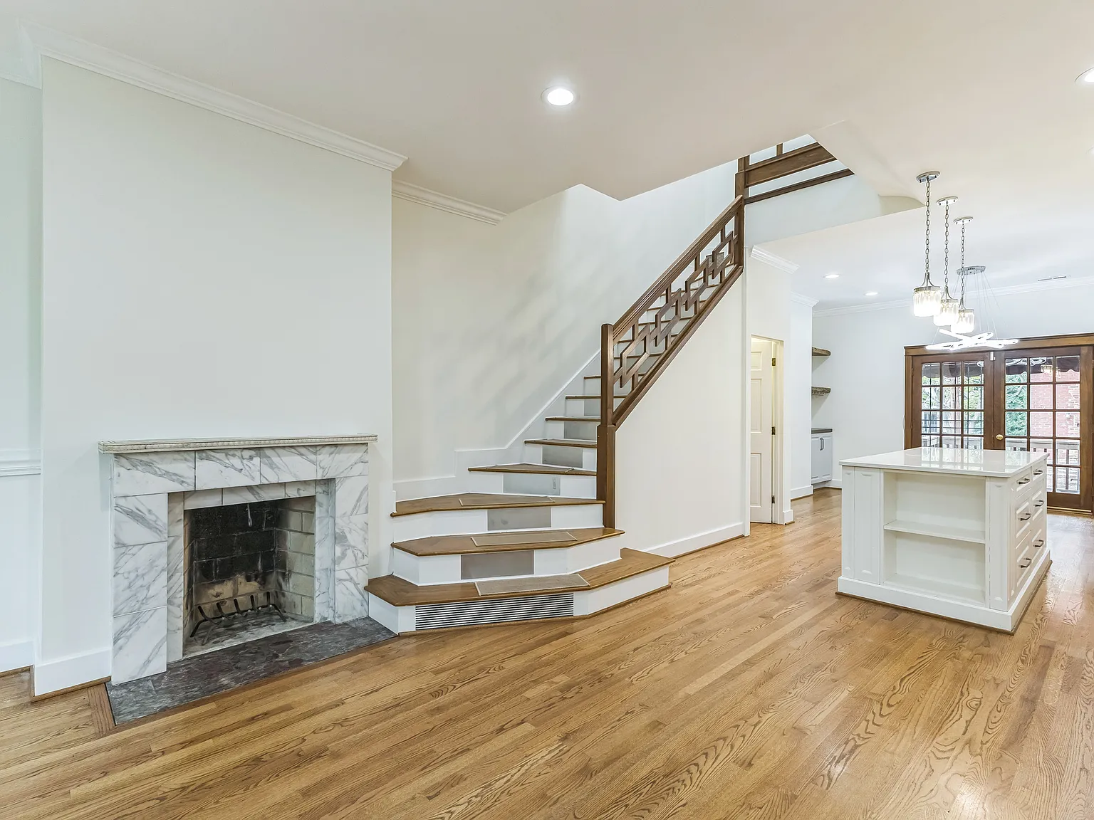 16 N Carolina Ave SE — Photo 3