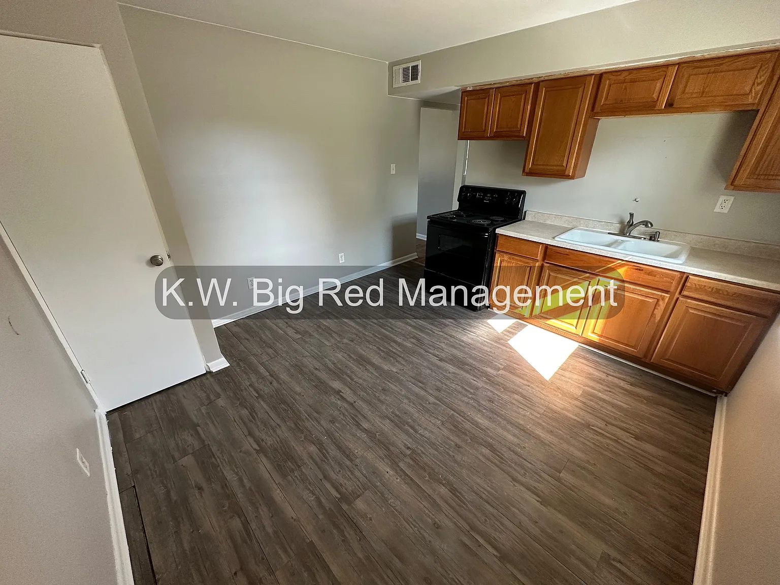 103 E Harrison Ave — Photo 2