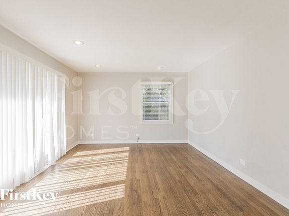 3rd image of 16088 W Des Plaines Dr