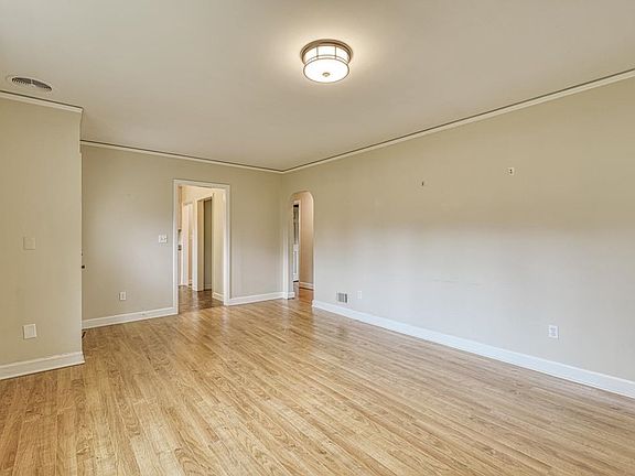 3rd image of 200 Princeton Ave