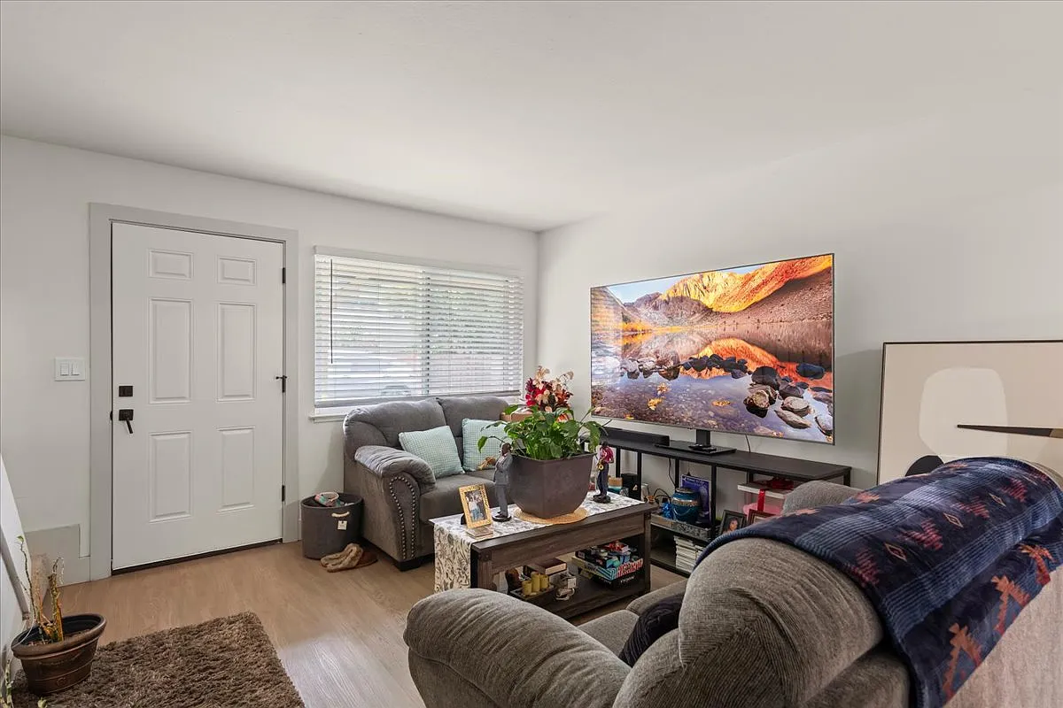 2 bed, 1.5 bath, 843 sqft, $2,750 — Photo 1