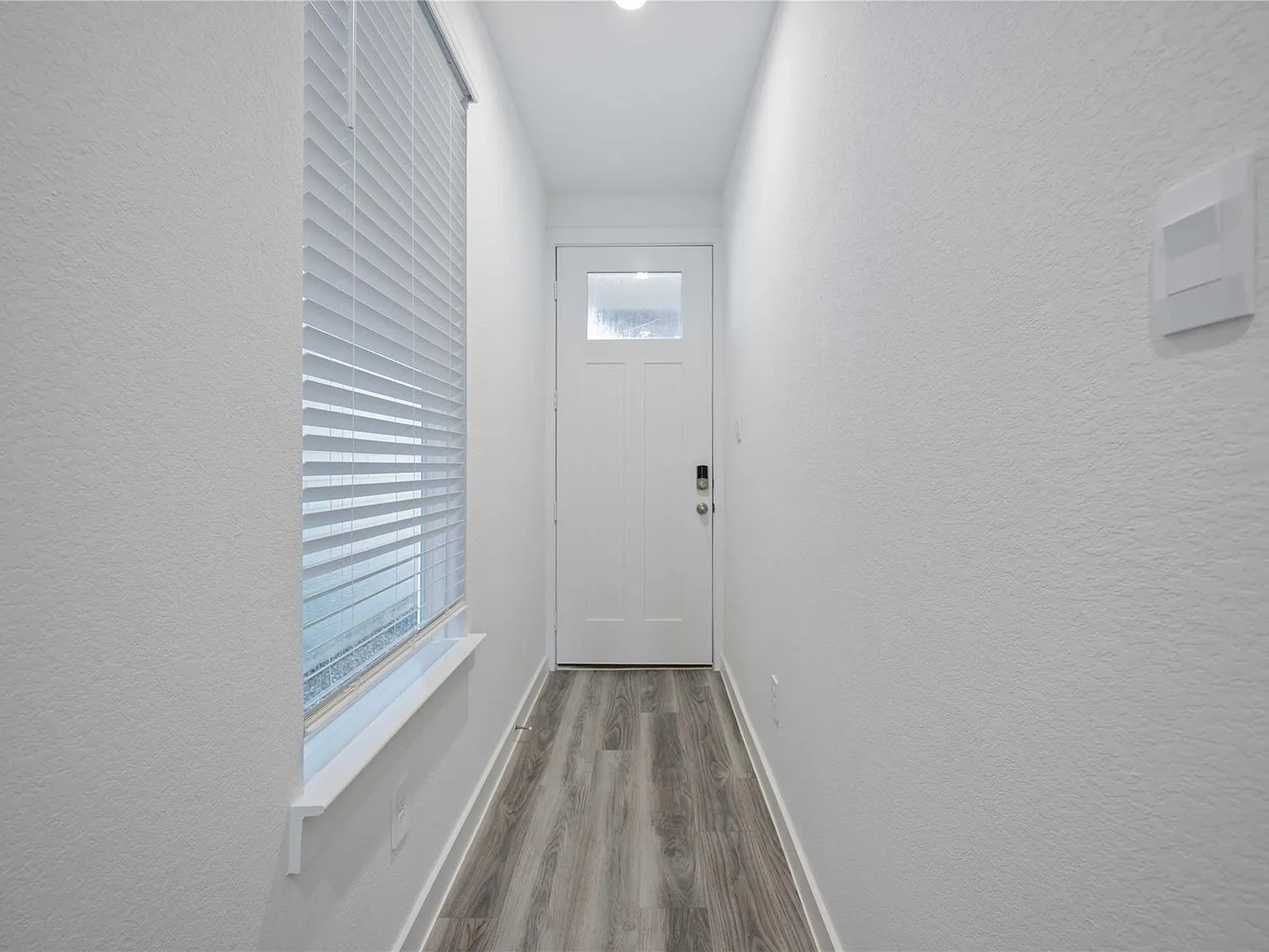 4 bed, 2.5 bath, 2166 sqft, $2,499 — Photo 3
