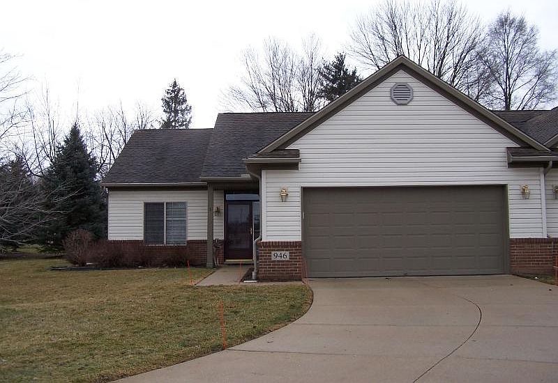 1st image of 946 Wright Ln