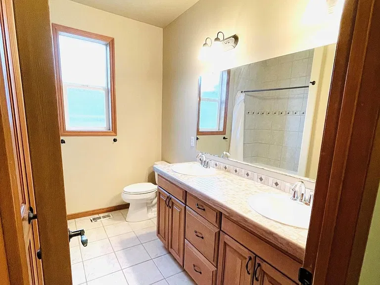 5805 Englewood Ave — Photo 22