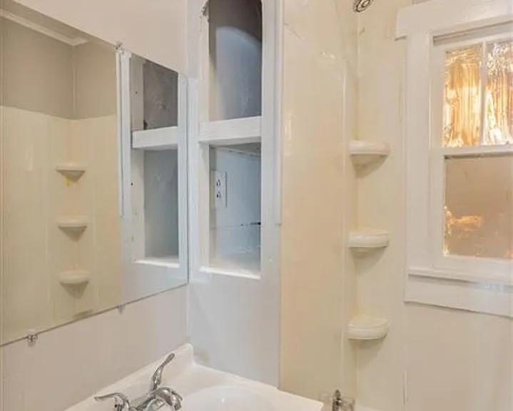 403 McKenna St — Photo 2