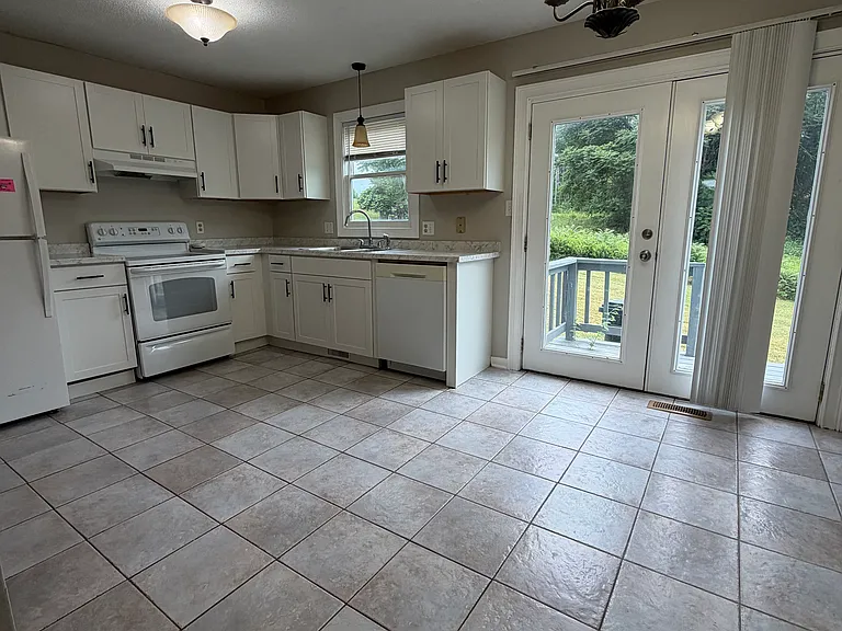 230 Oakcrest Cir #230 — Photo 9
