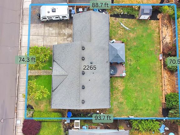 2nd image of 3938 Douglas Dr