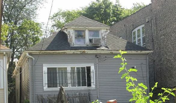 2nd image of 6806 S Artesian Ave