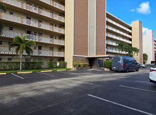900 NE 12th Ave APT 608, Hallandale, FL 33009