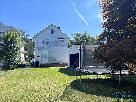 3rd image of 1052 W Woodruff Ave