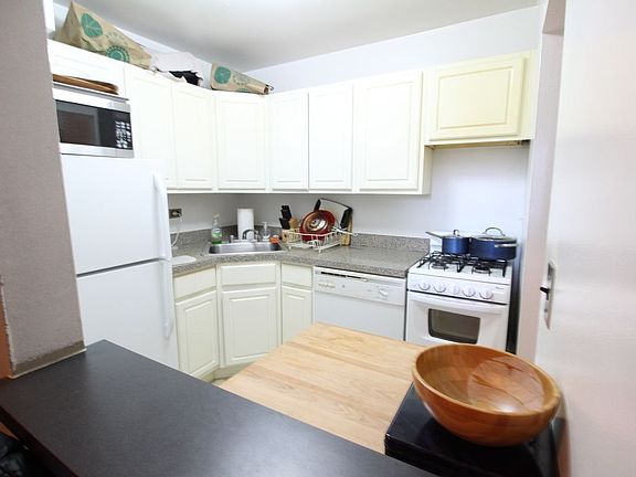 5th image of 325 E 64th St APT 502