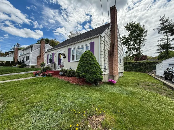 27 Cranmore Rd, Hyde Park, MA 02136