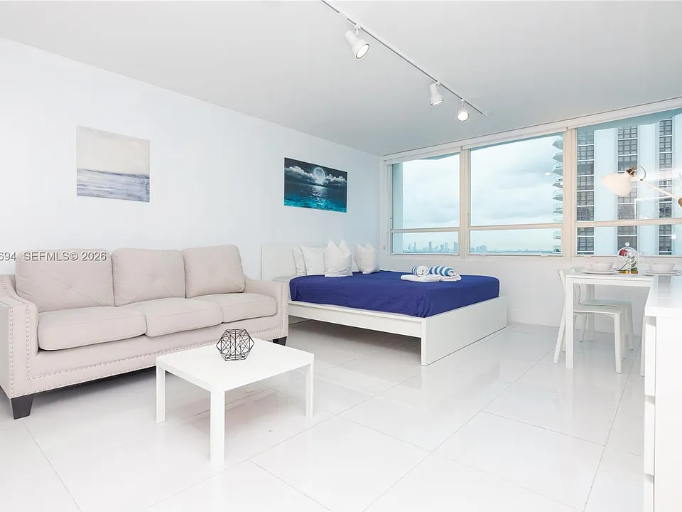 5445 Collins Ave #908