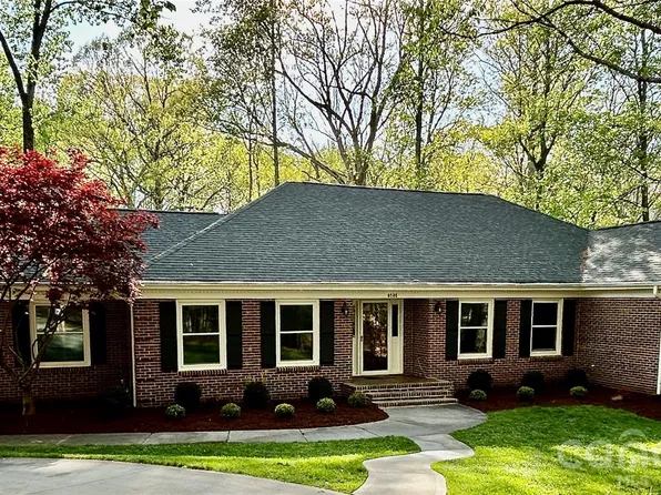 9500 Hampton Oaks Ln, Charlotte, NC 28270