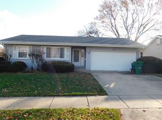 620 Emmert Dr, Sycamore, IL 60178