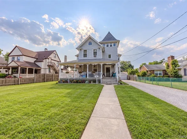 38 Park Avenue, Amityville, NY 11701
