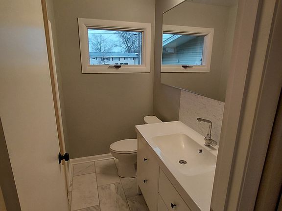 4th image of 23 Steele Cir