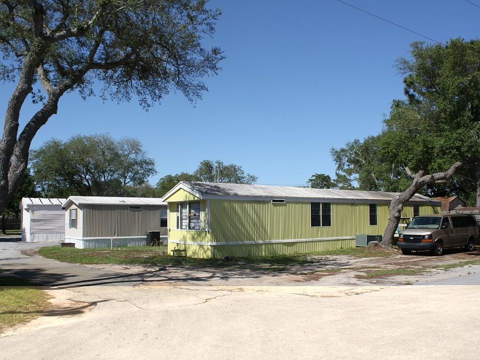 2 bedroom mobile home with 2 baths!