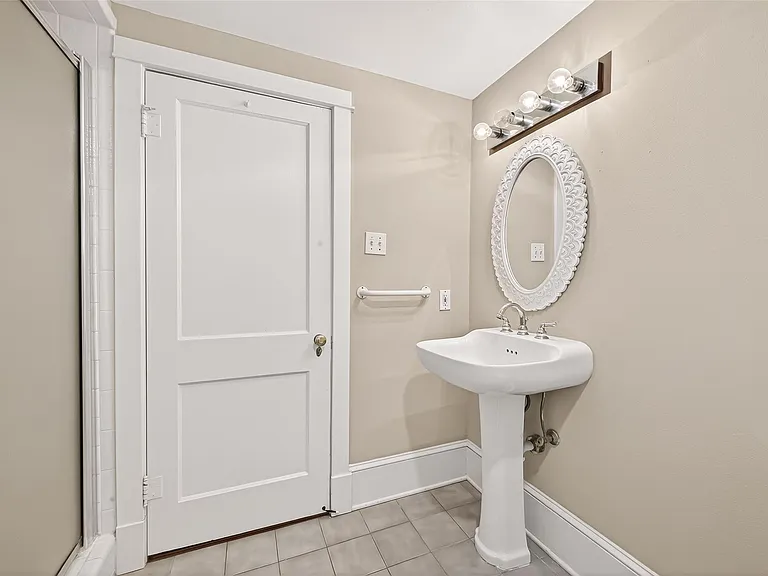 1807 Crocker St #A — Photo 27