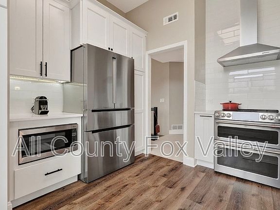 3rd image of 962 Shoreline Rd
