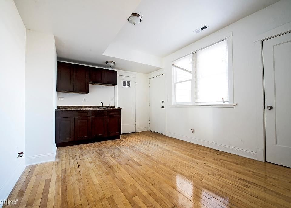 2100 N Kildare Apartments Chicago Kitchen_1