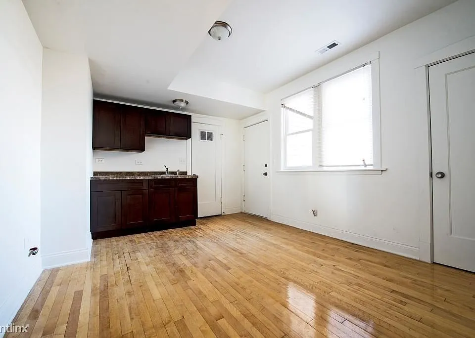 2100 N Kildare Apartments Chicago Kitchen_1