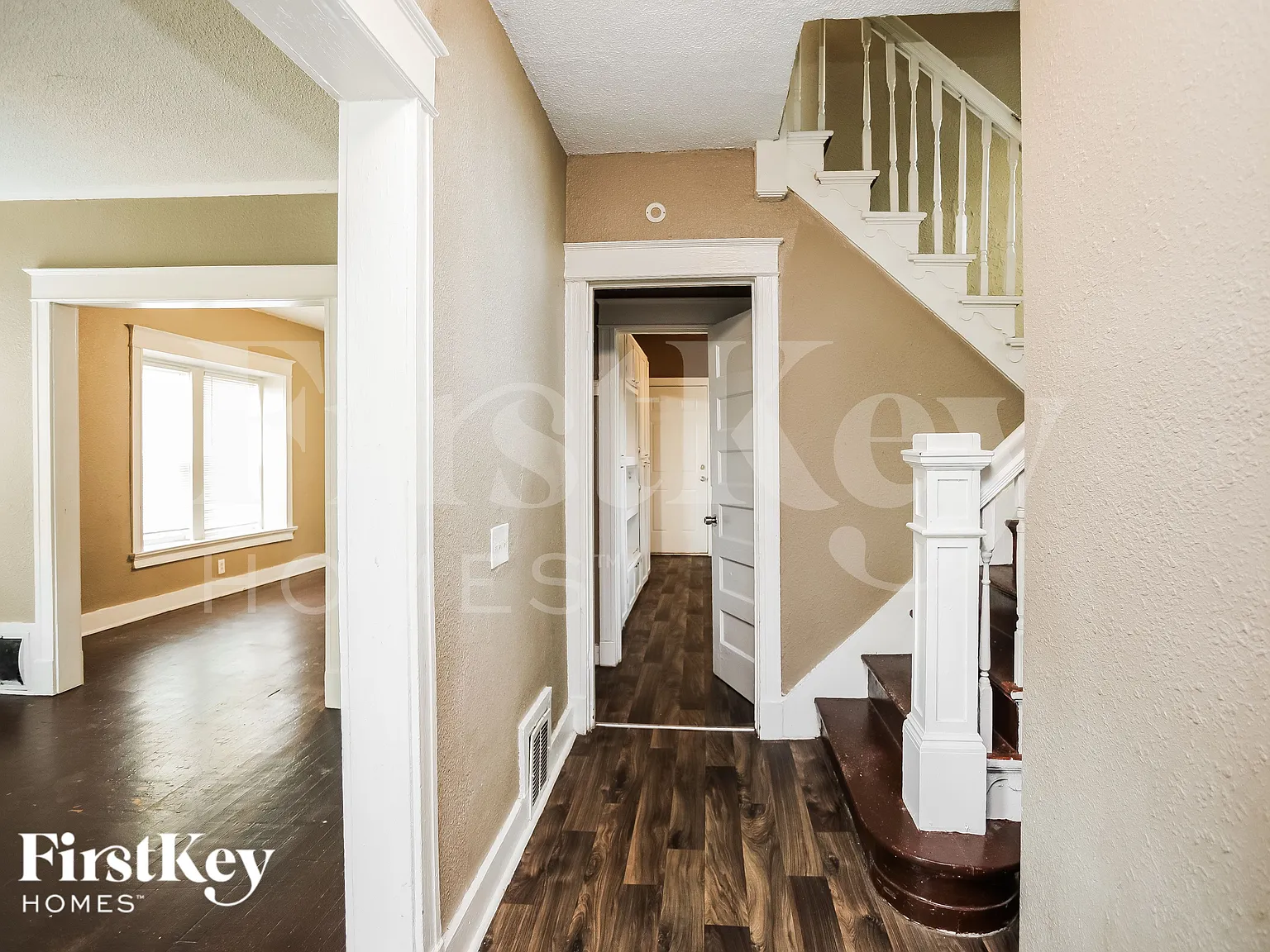 3 bed, 2.0 bath, 1286 sqft, $1,335 — Photo 2