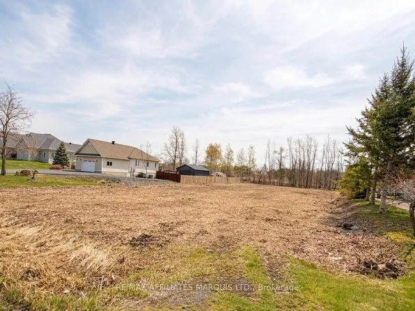 37 Coyle Dr, South Dundas, ON K0C 1X0