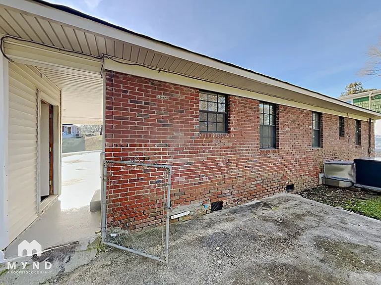 813 Westfield Dr — Photo 16