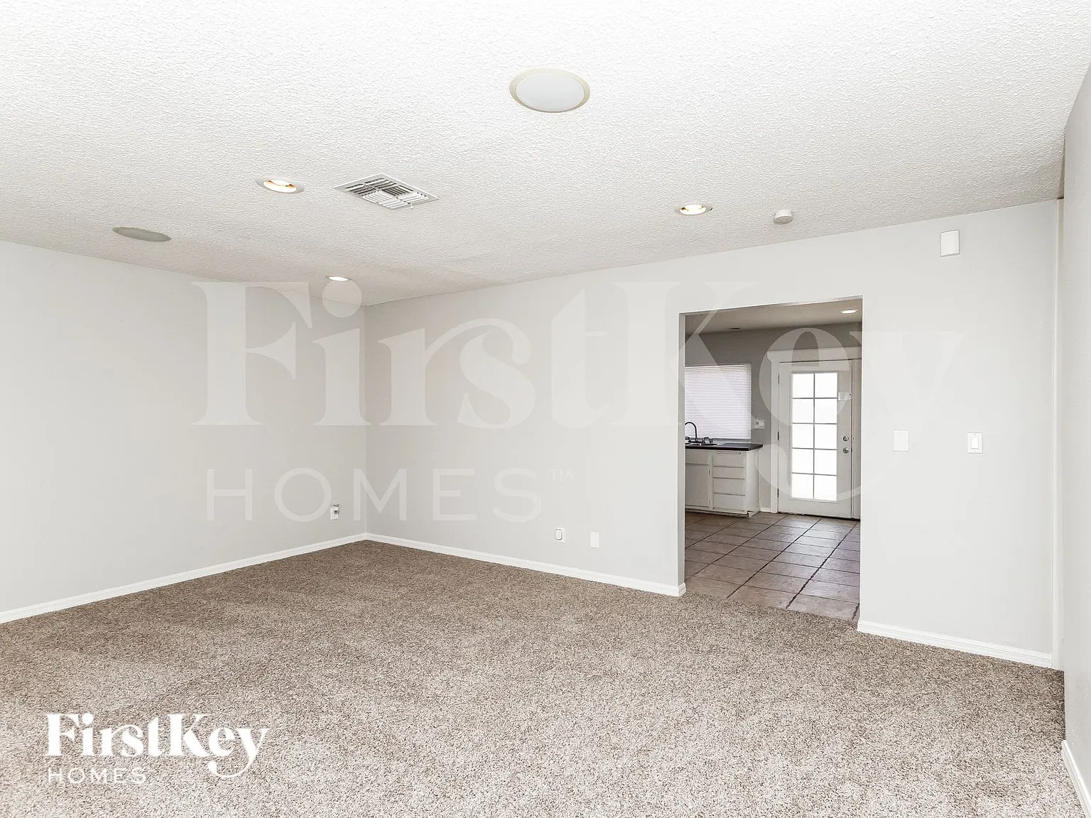 3 bed, 2.0 bath, 1233 sqft, $2,050 — Photo 3