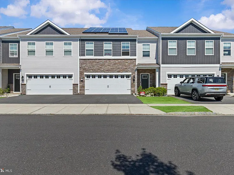 15 Morley Blvd — Photo 3
