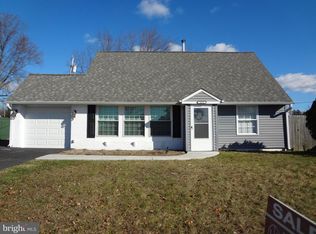 112 Heartwood Rd, Levittown, PA 19056