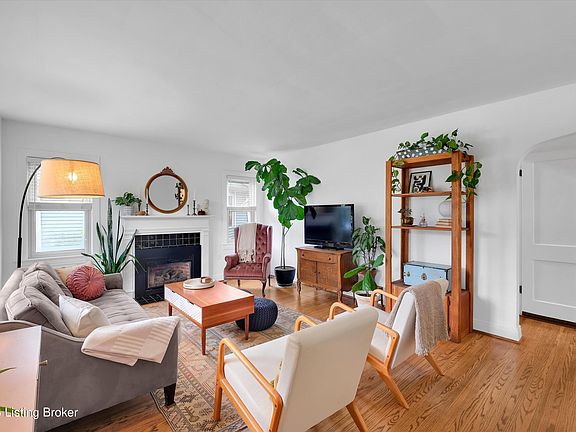 4th image of 2826 Eleanor Ave