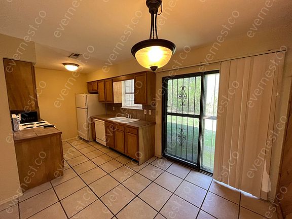 4th image of 3407 Maple Creek Ln Unit B