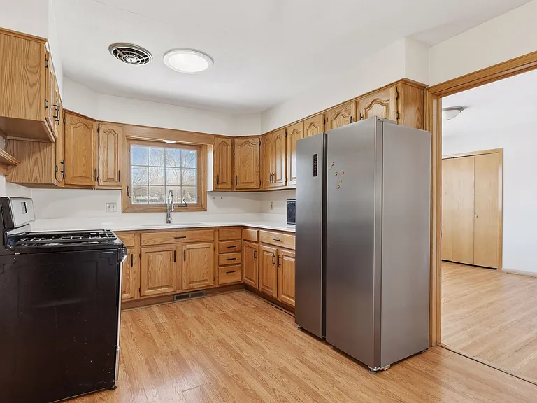 2712 Yosemite Ave S — Photo 3